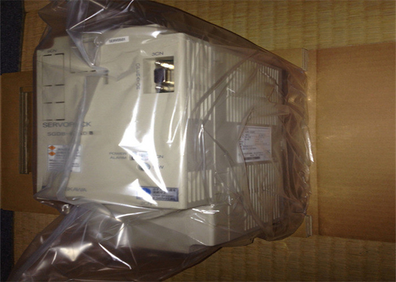 Yaskawa SGDB-03ADG AC SERVO AMPLIFICADOR 200-230V 3A 0,3KW 3 FASE
