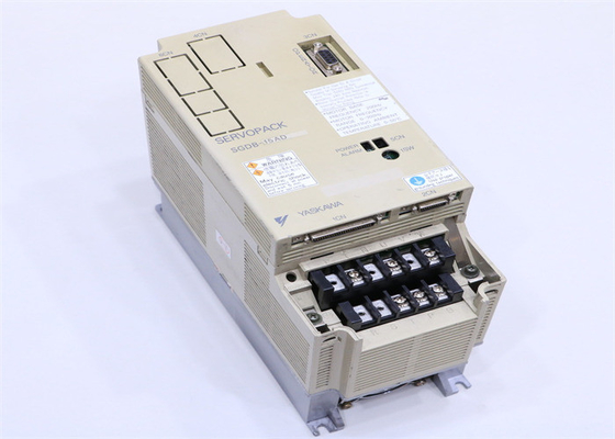 Yaskawa SGDB-15AD AC SERVO AMPLIFICADOR 200-230V 8A 0,85KW 3 FASE Controle de Posição