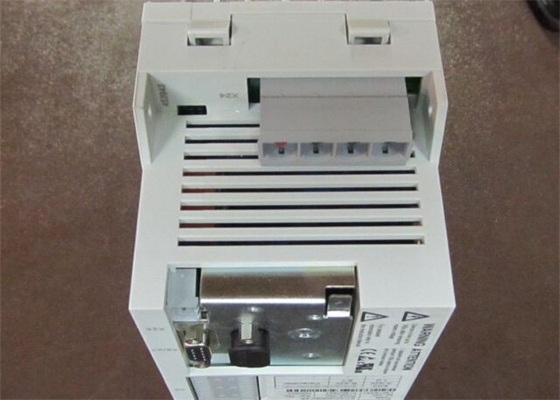 Lenze ECSCA008C4B SERVO DRIVE POTÊNCIA DE ENTRADA: 2/PE DC 0-565 V / 675 V 8 AMP
