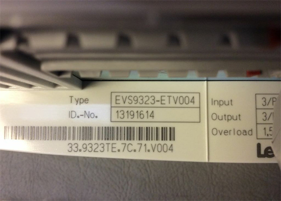 Lenze EVS9323-ETV004 SERVO CONTROLADOR SÉRIE 9300 400/480 VCA 1,5 KW (2 HP) TECNOLOGIA SERVO PLC