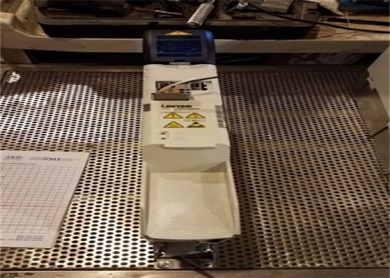 Lenze E70ACPSE0304S FONTE DE ALIMENTAÇÃO SAÍDA 2 FASES 30 AMP 565/675 VCC 10,3 KW