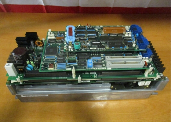 O SERVO SERVO da C.A. do ampère da MOVIMENTAÇÃO SERVO de Mitsubishi MR-S12-80A-Z33 CONDUZ o CARTÃO da OPÇÃO de 2 LINHAS CENTRAIS