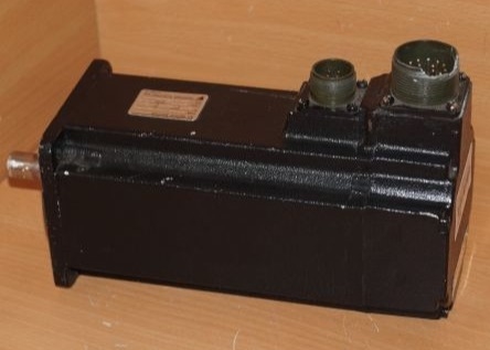 YASKAWA USAGED-03C22K   Servomotor AC 300 W 8192 PPR Encoder Incremental