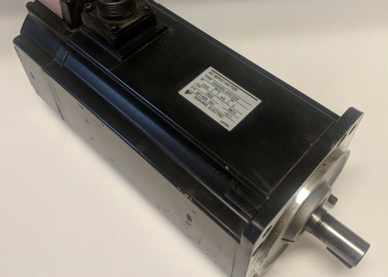 YASKAWA USAGED-03C22K   Servomotor AC 300 W 8192 PPR Encoder Incremental