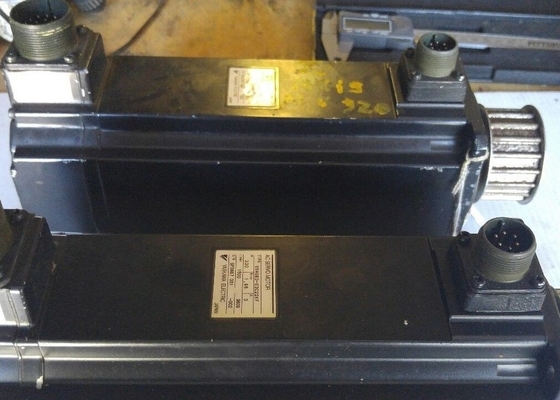 YASKAWA USAGED-03C22K   Servomotor AC 300 W 8192 PPR Encoder Incremental