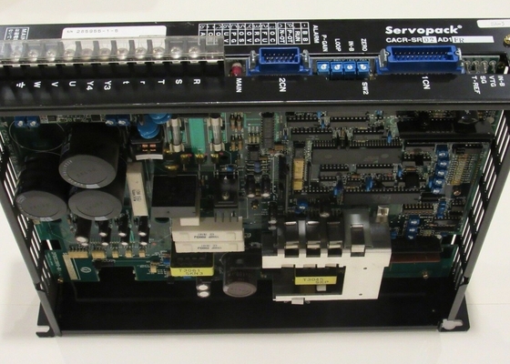 Yaskawa CACR-SR02-AD1-FR Novo equipamento de servo motor 200V Voltagem