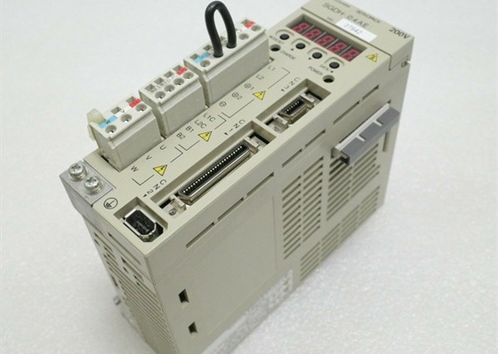 Servo Drive Industrial YASKAWA SGDH-04AE 200-230 VAC 50 / 60 Hz 30 Watts 55 Kw