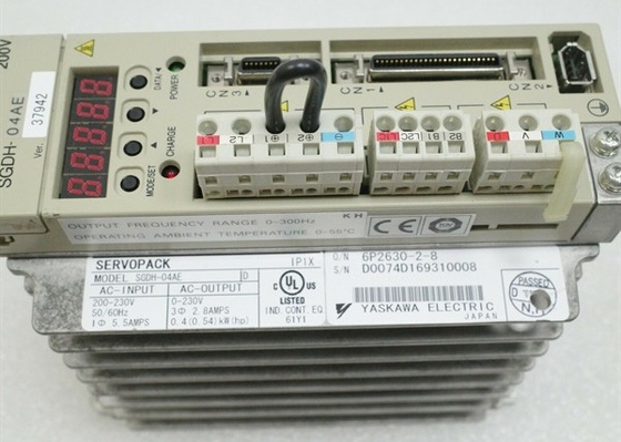 Servo Drive Industrial YASKAWA SGDH-04AE 200-230 VAC 50 / 60 Hz 30 Watts 55 Kw