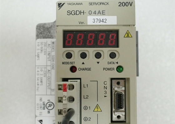 Servo Drive Industrial YASKAWA SGDH-04AE 200-230 VAC 50 / 60 Hz 30 Watts 55 Kw