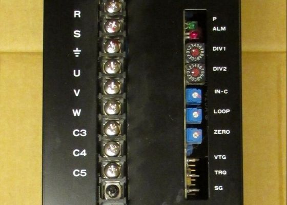 Movimentações servo industriais SERVO ELÉTRICAS da MOVIMENTAÇÃO SERVOPACK de YASKAWA CACR-05-TF2ER-BF