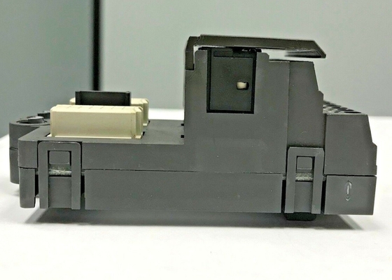 O módulo entrado 8CH 24VDC de EMERSON VE4002S1T1B2 isolou-se com o bloco de terminais
