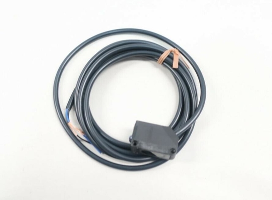 Omron E3Z-D62 02Z10M Photoelectric Switch Sensor 12 - 24 VDC 26.4 VDC max 100 mA max