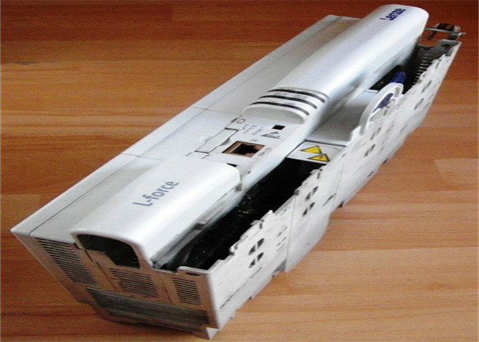 Lenze E94AMHE0074 SERVO DRIVE TENSÃO DE ENTRADA 3 FASE 325/565/705VDC TERMINAIS DE PARAFUSO