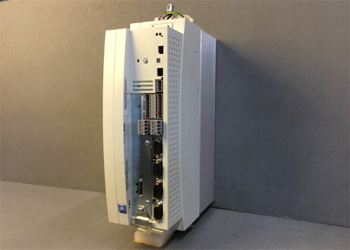 Lenze EVS9323-ETV004 SERVO CONTROLADOR SÉRIE 9300 400/480 VCA 1,5 KW (2 HP) TECNOLOGIA SERVO PLC
