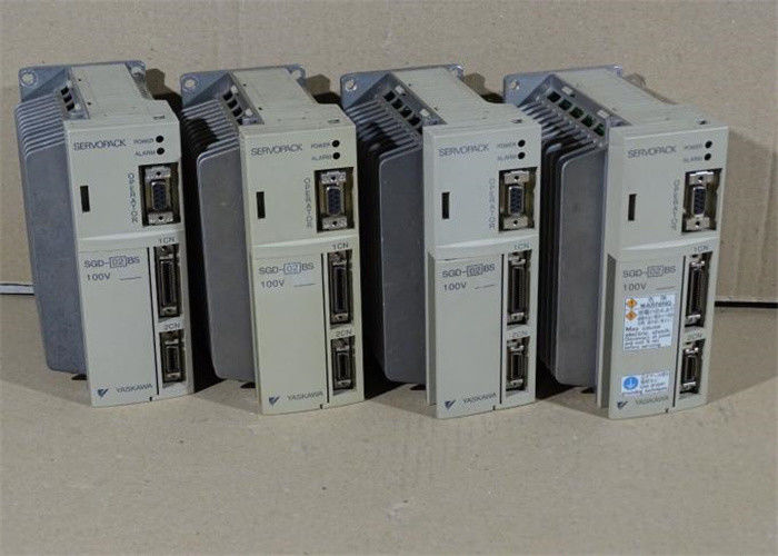 Novo Yaskawa Servo Drives SGD-02AH Potência de trabalho 200W Na caixa original novo
