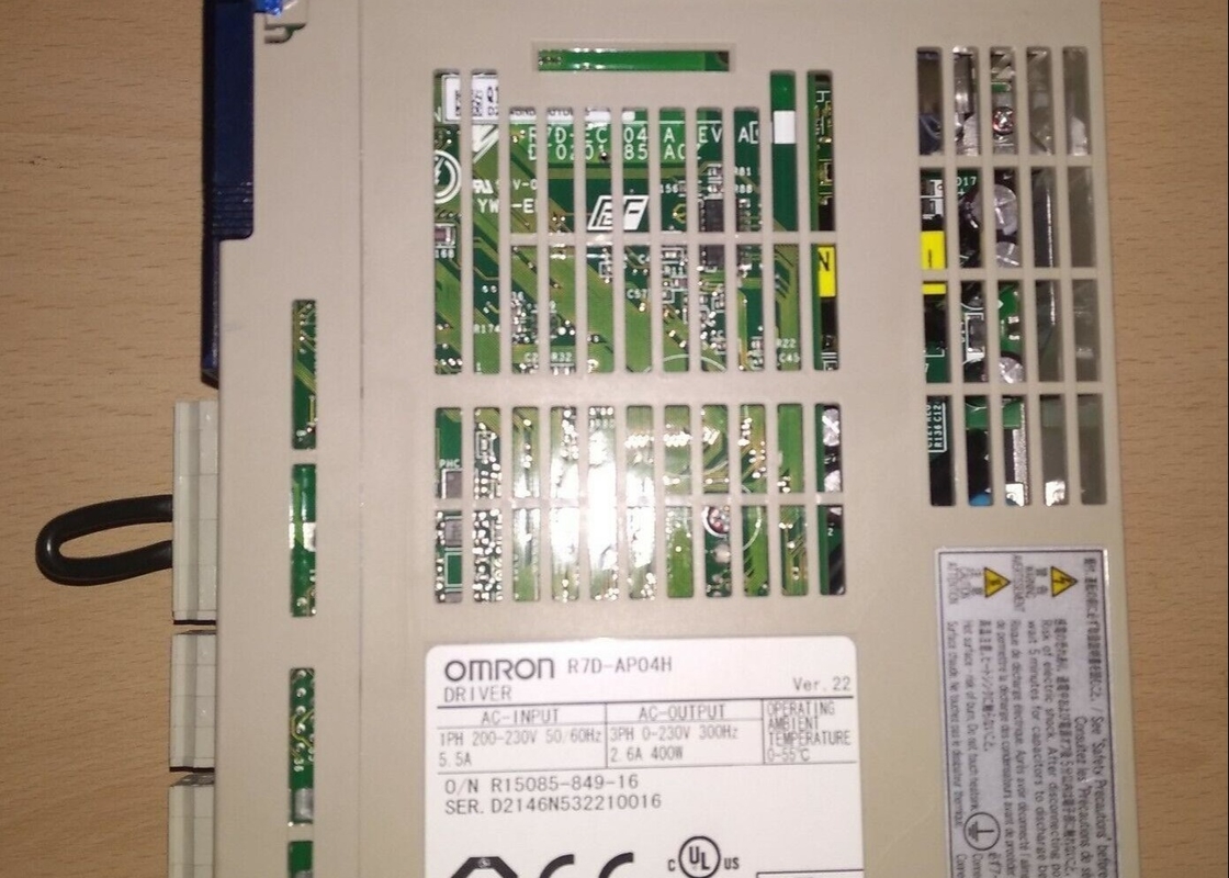 Motorista servo 5.5amp da C.A. de Omron R7D-AP04H 1 saída 50/60hz da fase 200-230vac