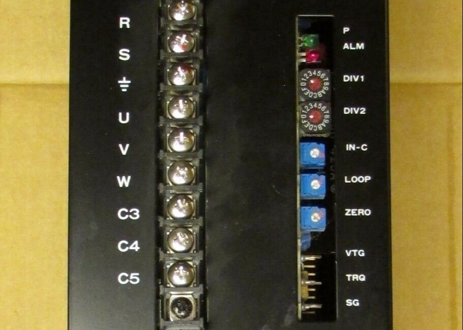 Movimentações servo industriais SERVO ELÉTRICAS da MOVIMENTAÇÃO SERVOPACK de YASKAWA CACR-05-TF2ER-BF