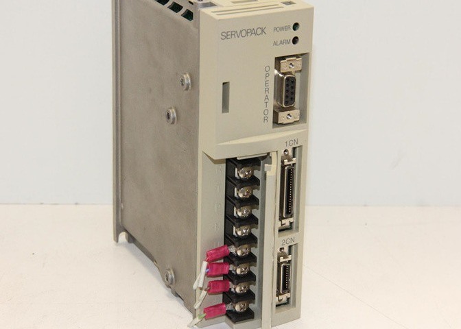 SGDA-01AS Yaskawa Servo Drive Pack 230V-AC 0.87a Amp 100w Servo Amplificador