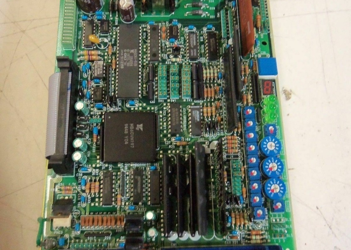 Servomotor da série Yaskawa CACR Novo na caixa original 230V
